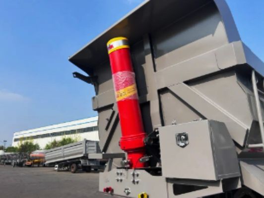 Semirremolque trasero de descarga de 40 a 80 toneladas con viga principal de acero Q345B/T700 y bajo mantenimiento