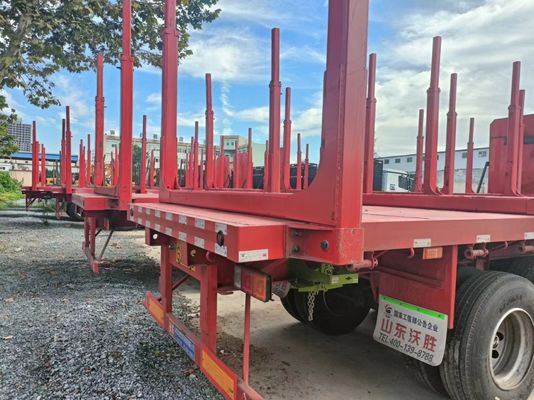 Semi-remolque con columnas laterales con suspensión mecánica