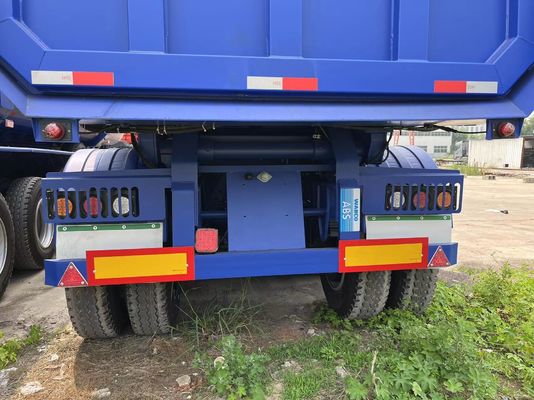4 Ejes Semi remolque hidráulico trasero con extremo de descarga con inclinación para el transporte de grano de piedra arenisca