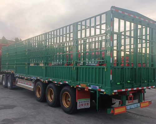 20-100 toneladas 3/4 Ejes Cercas de acero Pista Semi remolque para el transporte de ganado y vegetales