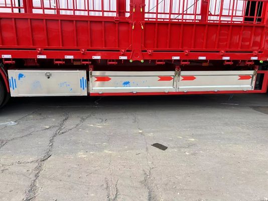 Remolque de camión para el transporte de ganado de 3 ejes 20-40 toneladas de altura Semi-remolque de cerca