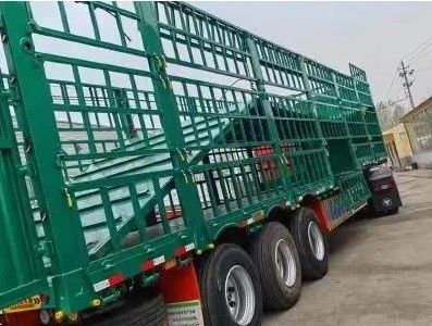 Venta personalizada de 3 ejes 20-40tones Semi remolque de cerca alta para animales de granja de ganado