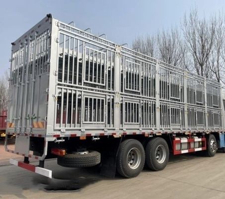 Función vegetal 3 Ejes FUWA Semi remolque de cerca alta para animales de granja de ganado