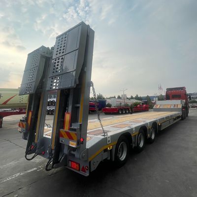 Suspensión aérea 3 ejes de acero de 40 a 80 toneladas Semi remolque de baja anchura para excavadoras y dozers