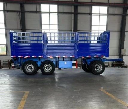Petición del cliente 3 Eje de tira de barras de cercas Full trailer con estaca de cercas