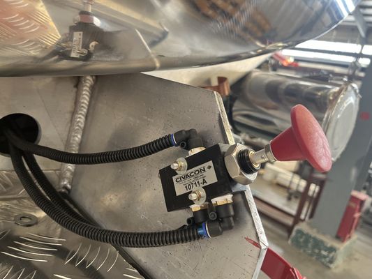 El tren de aterrizaje estándar de 28 toneladas 3 ejes 25-60 CBM de aleación de aluminio tanque de combustible semirremolque