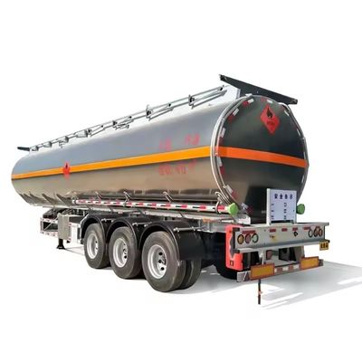 Remolque de camión cisterna de acero inoxidable de eje triaxil estándar para el transporte de combustible diesel crudo