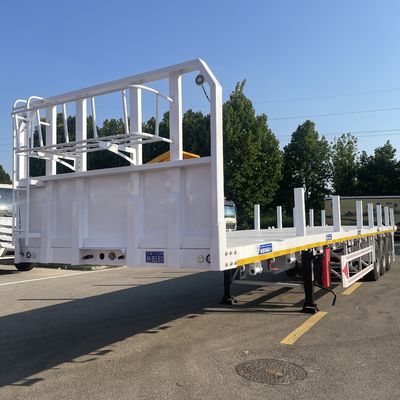 Semiremolque de columna lateral con cama plana diseñado para el transporte de contenedores de madera y acero