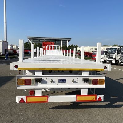 Semiremolque de columna lateral con cama plana diseñado para el transporte de contenedores de madera y acero