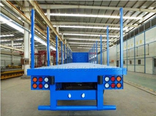 Semiremolque de columna lateral con cama plana diseñado para el transporte de contenedores de madera y acero