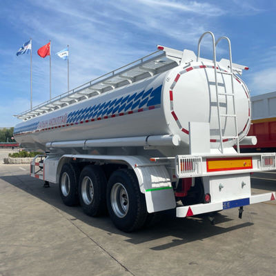 Carga útil máxima 60000 kg 3 ejes Cisterna Semirremolque para el transporte de aceite de combustión en la parte inferior