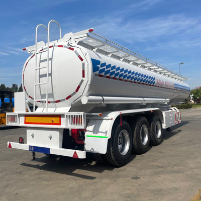 Carga útil máxima 60000 kg 3 ejes Cisterna Semirremolque para el transporte de aceite de combustión en la parte inferior