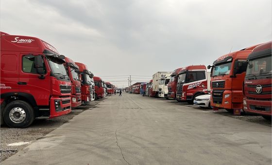 4 6L Capacidad del motor Camiones de tracción ligeros usados para un transporte suave y fácil