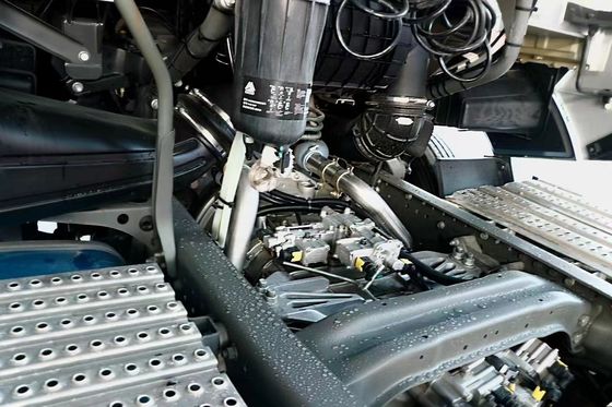 570hp Sinotruk Huanghe X7 4X2 Euro 6 Suspensión aérea Transmisión automática Camión tractor